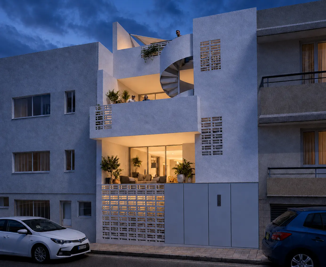 Visualización nocturna de la fachada y las terrazas del edificio en El Cotillo